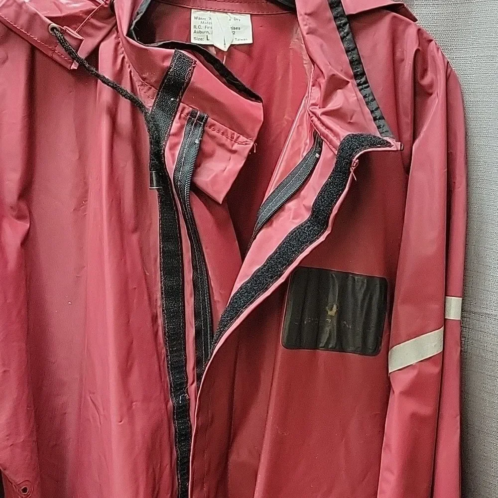 Fireman Halloween costume sz large with plastic hat.‎